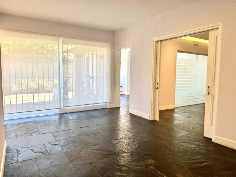 ALQUILER Gran Oficina a pasos de Arocena/140m2/4 Cocheras/ Carrasco