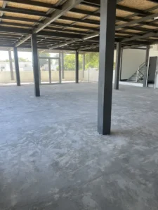 ALQUILER Gran Local Comercial frente Av. Giannattasio en Lagomar/450m2/3 Pisos