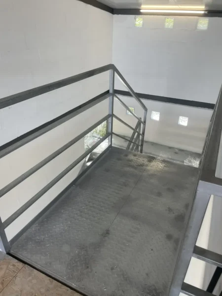 ALQUILER Gran Local Comercial frente Av. Giannattasio en Lagomar/450m2/3 Pisos