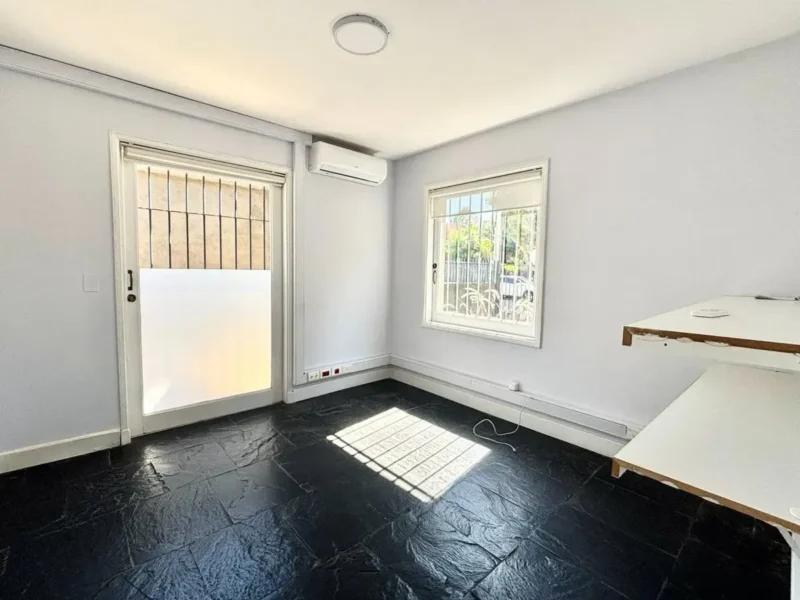 ALQUILER Gran Oficina a pasos de Arocena/140m2/4 Cocheras/ Carrasco