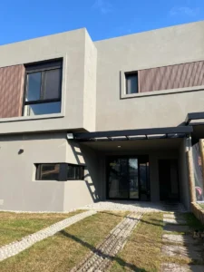 Casa esquina en Complejo Cerrado/ 3 dorm/3 baños/Gge/Carrasco Norte