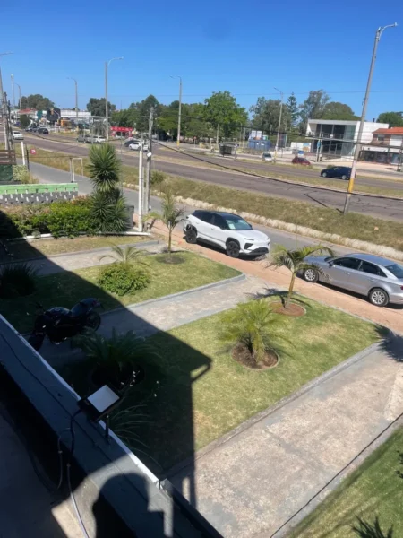 ALQUILER Gran Local Comercial frente Av. Giannattasio en Lagomar/450m2/3 Pisos