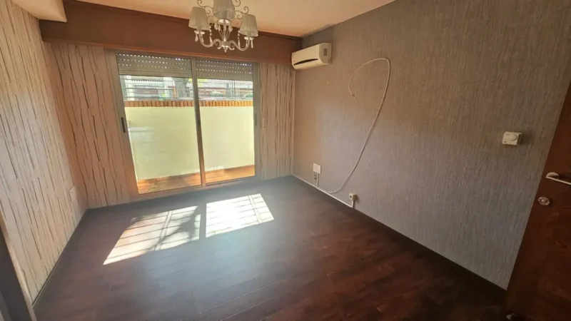 Apartamento en Venta en Malvin con Balcón/ A pasos de la Rambla