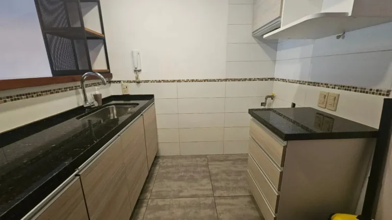 Apartamento en Venta en Malvin con Balcón/ A pasos de la Rambla