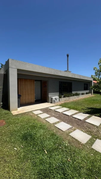 VENTA Exclusiva Casa Remodelada/4 Dorm/3 Baños/piscina/ggex2/Lagomar Sur