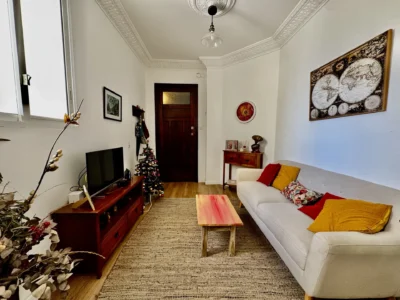 VENTA Gran Apto Renovado/2 Dorm/Balcon/a pasos de Bvr España, Cordon