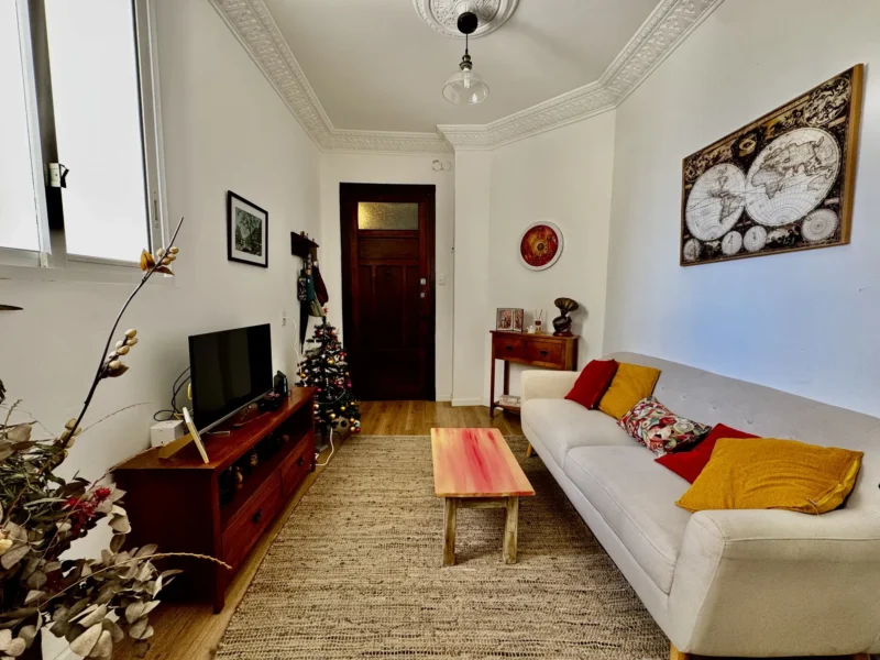 VENTA Gran Apto Renovado/2 Dorm/Balcon/a pasos de Bvr España, Cordon