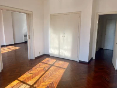 EN VENTA 177m2/4 Dorm/3 Baños/cochera/calefaccion/Av 18 de Julio/Cordon