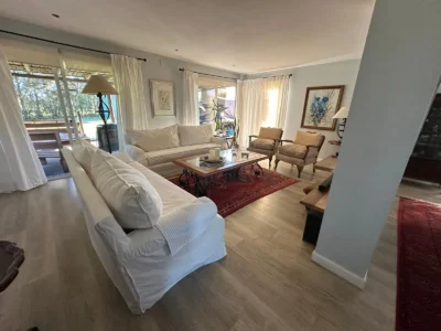 VENTA Exclusiva Casa en Colinas De Carrasco/4 Cocheras/3 Dorm/2 Baños/Deck con Parrillero