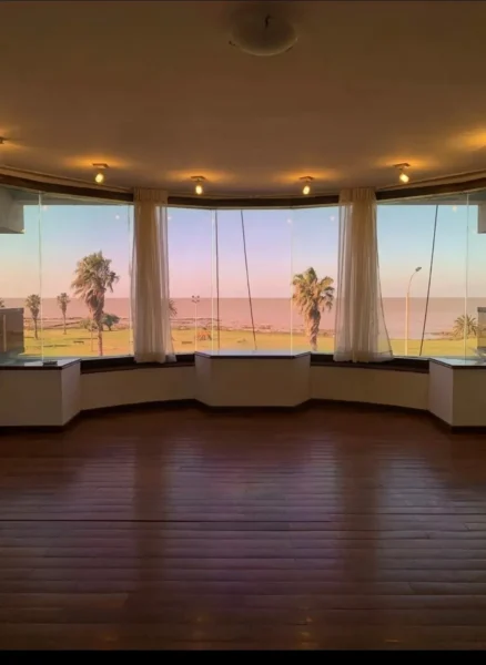 VENTA Gran Piso sobre Rbla.Gandhi/5 dorm/4 baños/350m2/Punta Carretas