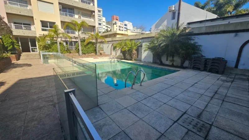 Apartamento en Venta en Malvin con Balcón/ A pasos de la Rambla