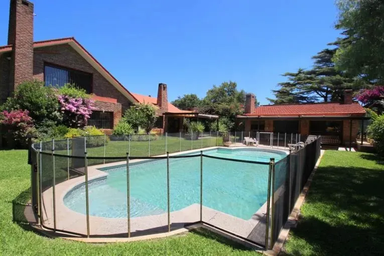 VENTA Exclusiva Residencia,1087m2/3 Suites/Barbacoa/Piscina/Carrasco Sur