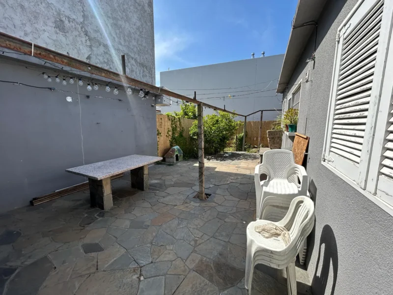 VENTA A pasos de Colegio British/235m2/2 Dorm/cochera/jardin/Carrasco Norte