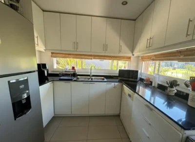 VENTA Exclusiva Casa en Colinas De Carrasco/4 Cocheras/3 Dorm/2 Baños/Deck con Parrillero