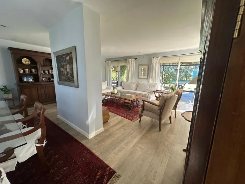 VENTA Exclusiva Casa en Colinas De Carrasco/4 Cocheras/3 Dorm/2 Baños/Deck con Parrillero