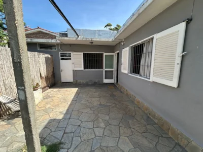 VENTA A pasos de Colegio British/235m2/2 Dorm/cochera/jardin/Carrasco Norte