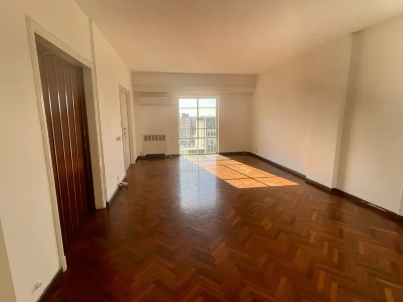EN VENTA 177m2/4 Dorm/3 Baños/cochera/calefaccion/Av 18 de Julio/Cordon