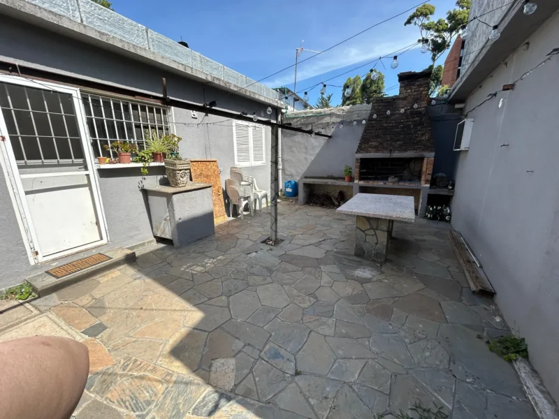 VENTA A pasos de Colegio British/235m2/2 Dorm/cochera/jardin/Carrasco Norte