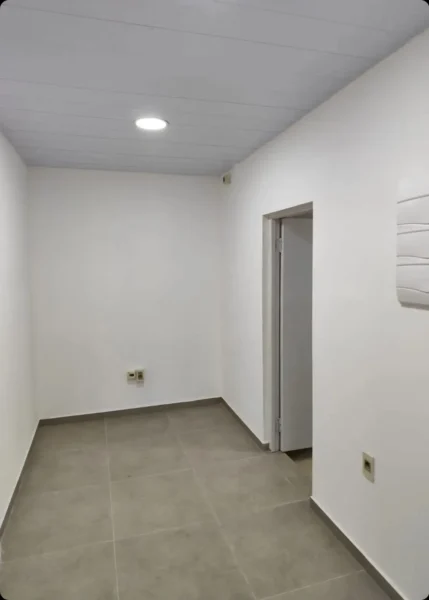 CasaSE ALQUILA Reciclada a Nuevo/2 Dorm/cochera/patio/Cercado con Rejas/ Prox. Carlos M. Ramírez.