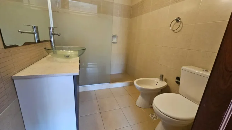 Apartamento en Venta en Malvin con Balcón/ A pasos de la Rambla