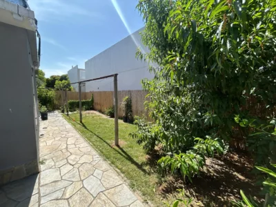 VENTA A pasos de Colegio British/235m2/2 Dorm/cochera/jardin/Carrasco Norte