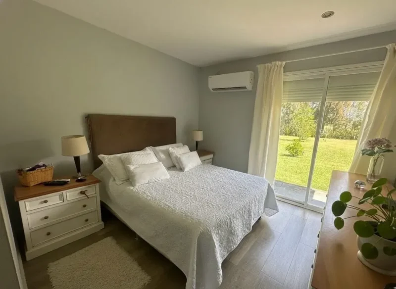 VENTA Exclusiva Casa en Colinas De Carrasco/4 Cocheras/3 Dorm/2 Baños/Deck con Parrillero