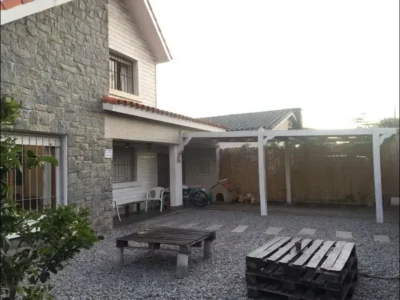 ALQUILER Gran Casa en Carrasco Sur/Uso comercial o Familia/4 Dorm/3 Baños/Cochera