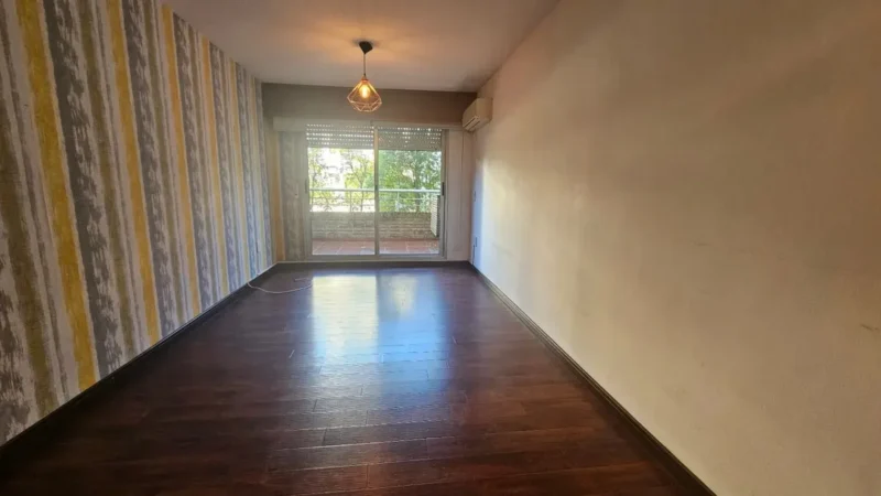 Apartamento en Venta en Malvin con Balcón/ A pasos de la Rambla