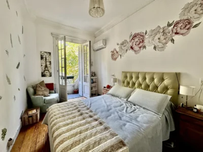 VENTA Gran Apto Renovado/2 Dorm/Balcon/a pasos de Bvr España, Cordon