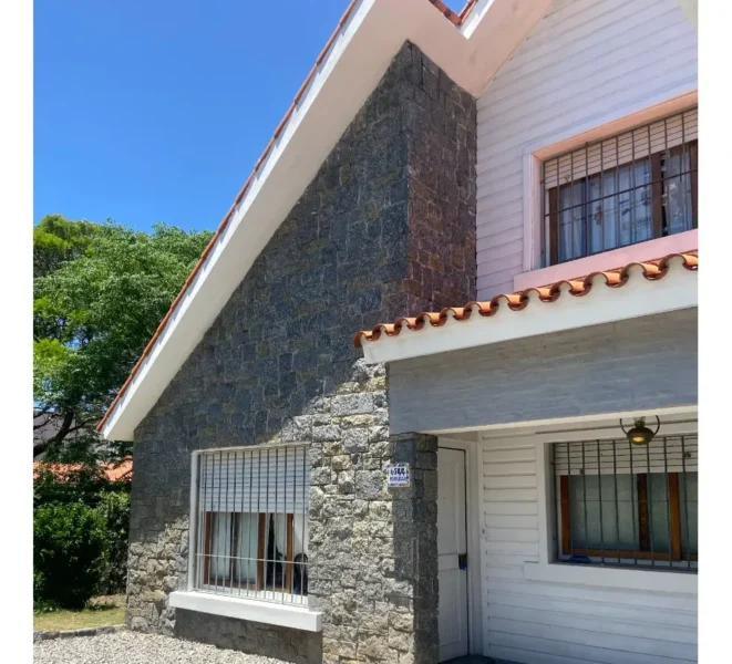 ALQUILER Gran Casa en Carrasco Sur/Uso comercial o Familia/4 Dorm/3 Baños/Cochera