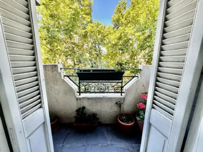 VENTA Gran Apto Renovado/2 Dorm/Balcon/a pasos de Bvr España, Cordon