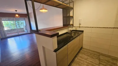 Apartamento en Venta en Malvin con Balcón/ A pasos de la Rambla