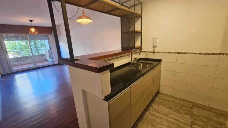 Apartamento en Venta en Malvin con Balcón/ A pasos de la Rambla