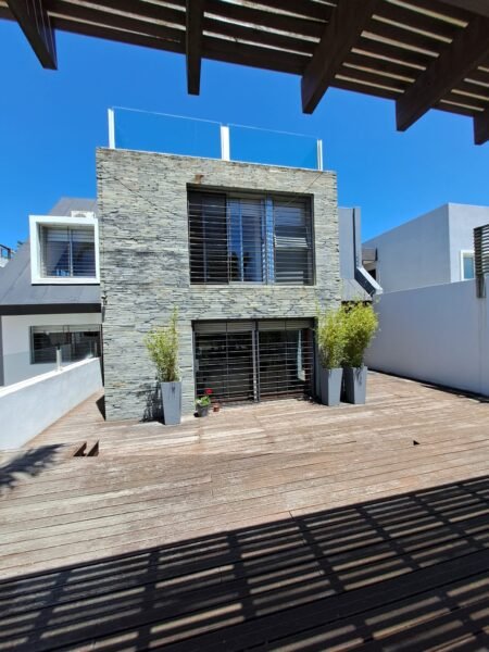 VENTA Residencia de Lujo Frente al Mar en Carrasco Sur/1600 M2/Piscina Infinita