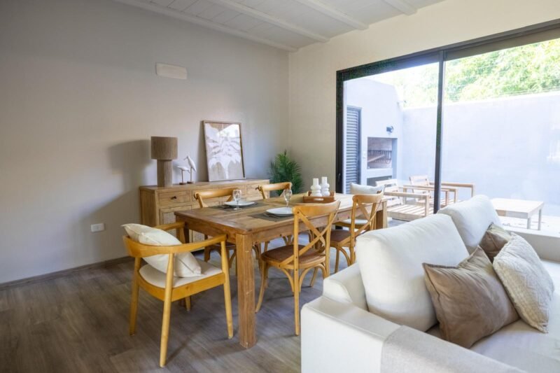 ALQUILER Casa esquina en Complejo Cerrado/ 3 dorm/3 baños/ 2 cocheras/Carrasco Norte