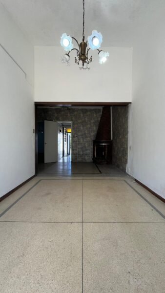 Se vende casa en Carrasco sobre Máximo Tajes, 362m2, 3 dormitorios, barbacoa, garage, a pasos de Colegio British