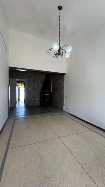 Se vende casa en Carrasco sobre Máximo Tajes, 362m2, 3 dormitorios, barbacoa, garage, a pasos de Colegio British
