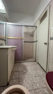 Se vende casa en Carrasco sobre Máximo Tajes, 362m2, 3 dormitorios, barbacoa, garage, a pasos de Colegio British