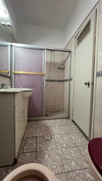 Se vende casa en Carrasco sobre Máximo Tajes, 362m2, 3 dormitorios, barbacoa, garage, a pasos de Colegio British