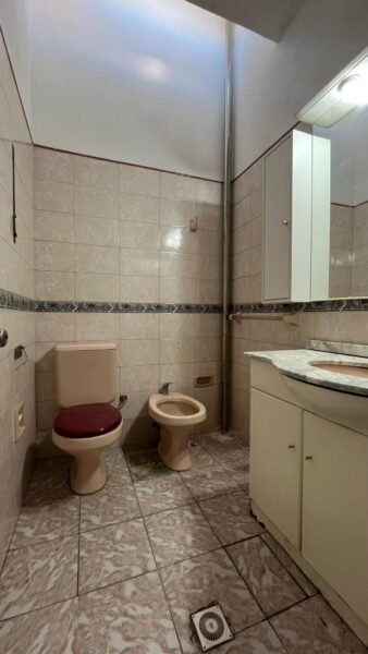 Se vende casa en Carrasco sobre Máximo Tajes, 362m2, 3 dormitorios, barbacoa, garage, a pasos de Colegio British