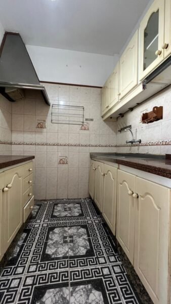 Se vende casa en Carrasco sobre Máximo Tajes, 362m2, 3 dormitorios, barbacoa, garage, a pasos de Colegio British