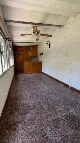 Se vende casa en Carrasco sobre Máximo Tajes, 362m2, 3 dormitorios, barbacoa, garage, a pasos de Colegio British