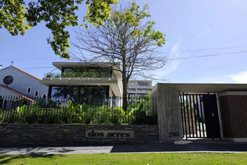 Gran Apto a ESTRENAR en DOS ACRES/2 dorm/2 baños/cochera/Complejo privado a pasos de Colegio British