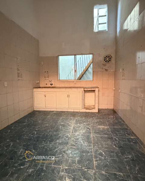 CASA EN VENTA EN BARRIO REDUCTO – AMPLITUD Y POTENCIAL
