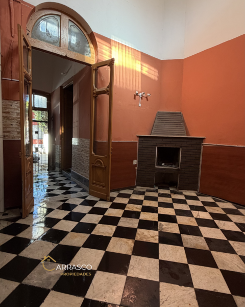 CASA EN VENTA EN BARRIO REDUCTO – AMPLITUD Y POTENCIAL