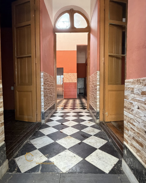 CASA EN VENTA EN BARRIO REDUCTO – AMPLITUD Y POTENCIAL