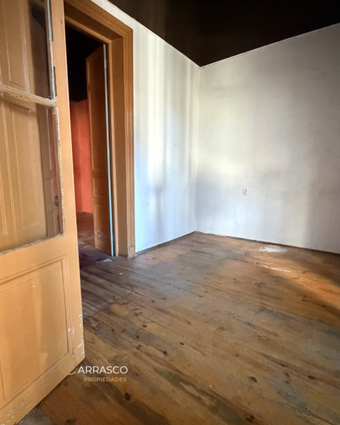 CASA EN VENTA EN BARRIO REDUCTO – AMPLITUD Y POTENCIAL