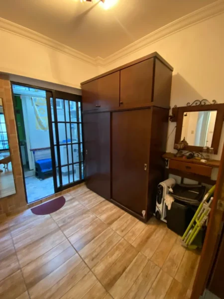 Venta Impecable Apartamento tipo Casa, 2 Dormitorios y 2 Patios en Centro