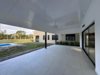 Gran Casa en Cumbres de Carrasco/1000m2/3 dorm/2 baños/Cocherax2/Piscina