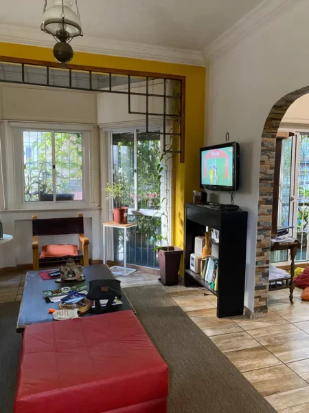 Venta Impecable Apartamento tipo Casa, 2 Dormitorios y 2 Patios en Centro